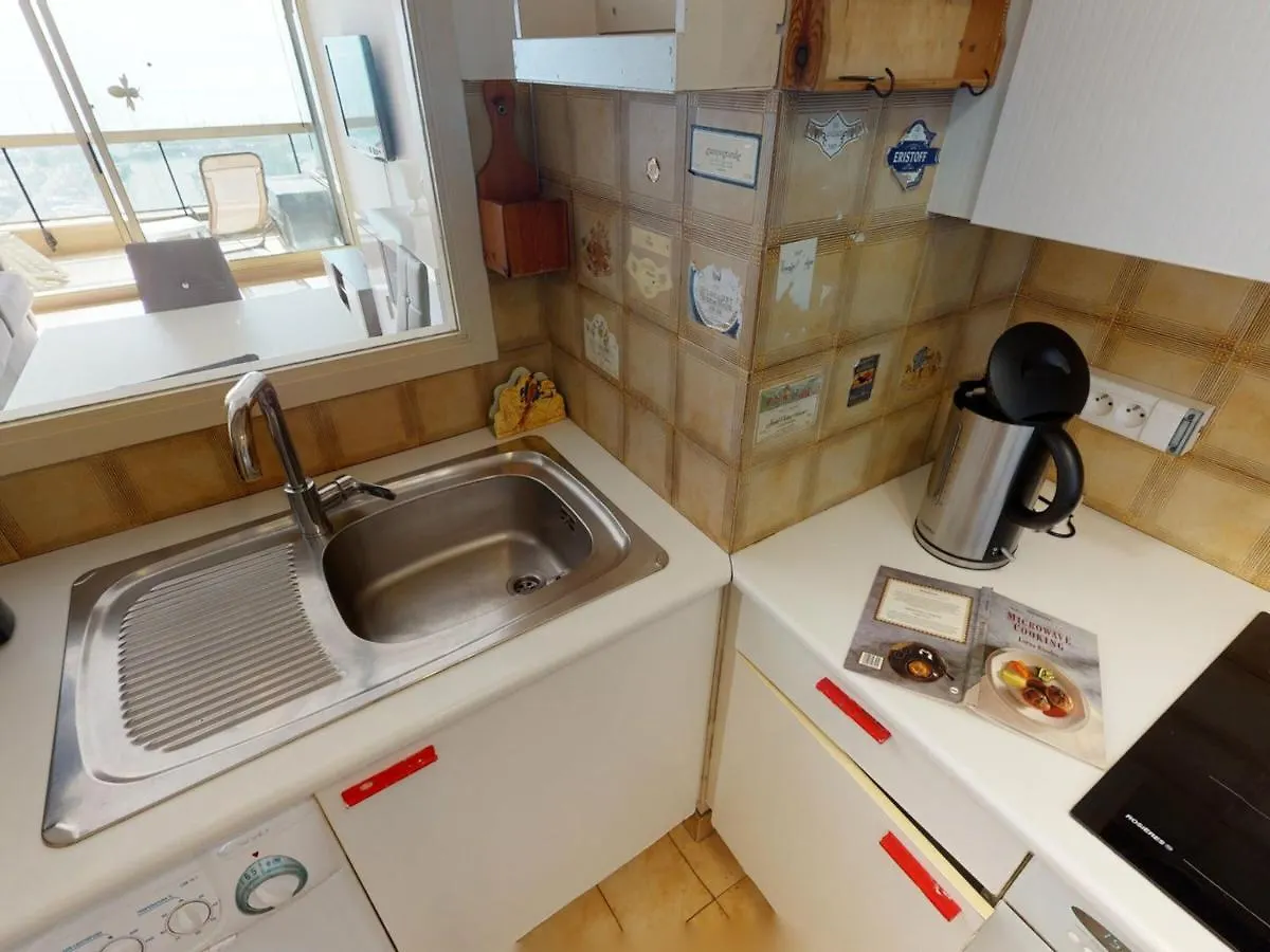 Magnifique 2P Climatise Avec Terrasse, Garage Et Wifi Gratuit - Fr-1-196-196 Apartment Menton 0*,  France